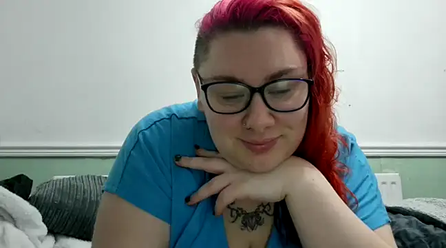 Bustycurves online show from 12.12.24