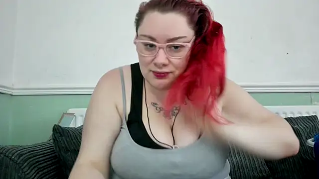 Bustycurves online show from 02.04.25