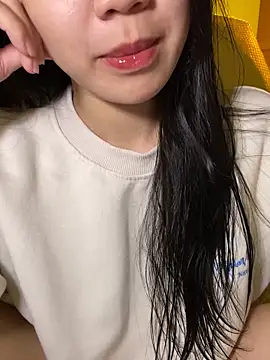 Snapshot of minmin2kk5 chatting on 11.19.25 minmin2kk5 online show from 11.19.25