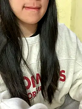 Snapshot of minmin2kk5 chatting on 11.26.25 minmin2kk5 online show from 11.26.25