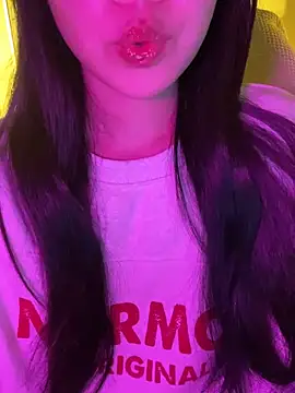 Snapshot of minmin2kk5 chatting on 11.27.25 minmin2kk5 online show from 11.27.25