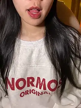 Snapshot of minmin2kk5 chatting on 11.28.25 minmin2kk5 online show from 11.28.25