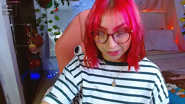 Snapshot of Littlerouse_ chatting on 04.29.26 Littlerouse online show from 04.29.26