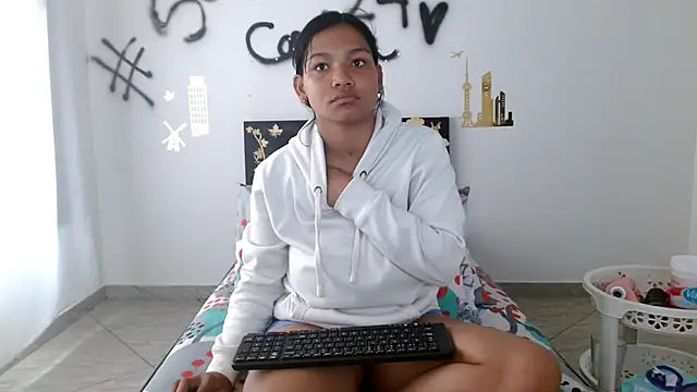 Snapshot of camilavagina24 chatting on 09.20.25 camilavagina24 online show from 09.20.25