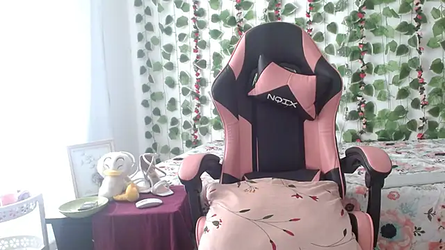 Snapshot of camilavagina24 chatting on 11.25.25 camilavagina24 online show from 11.25.25