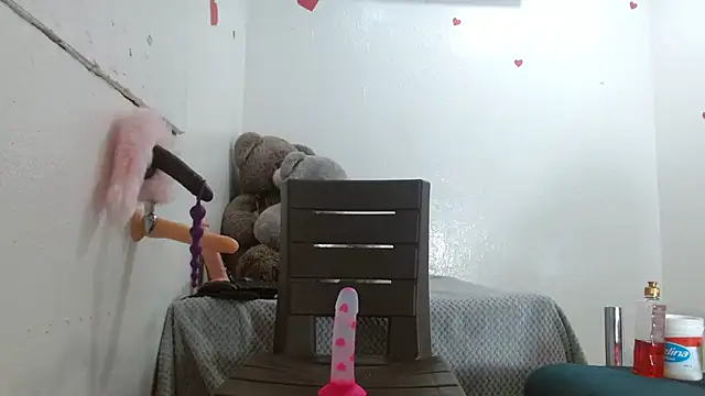 Snapshot of camilavagina24 chatting on 12.15.25 camilavagina24 online show from 12.15.25