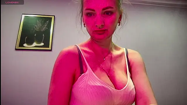 Snapshot of Viola_sweet chatting on 02.16.25 Viola sweet online show from 02.16.25