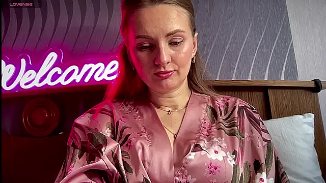 Snapshot of Viola_sweet chatting on 02.17.25 Viola sweet online show from 02.17.25