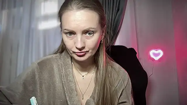 Snapshot of Viola_sweet chatting on 02.18.25 Viola sweet online show from 02.18.25