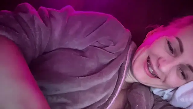 Snapshot of Viola_sweet chatting on 02.18.25 Viola sweet online show from 02.18.25