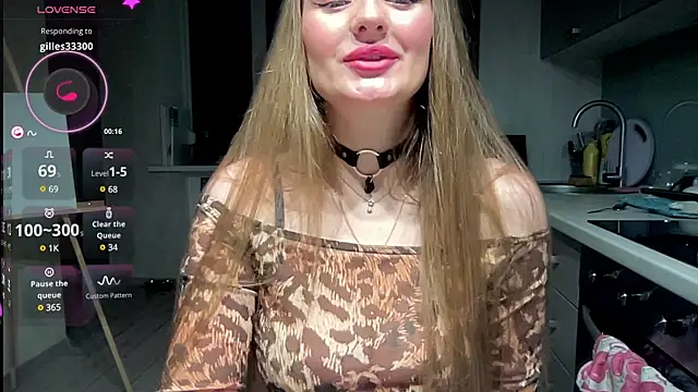 Snapshot of Viola_sweet chatting on 03.09.25 Viola sweet online show from 03.09.25