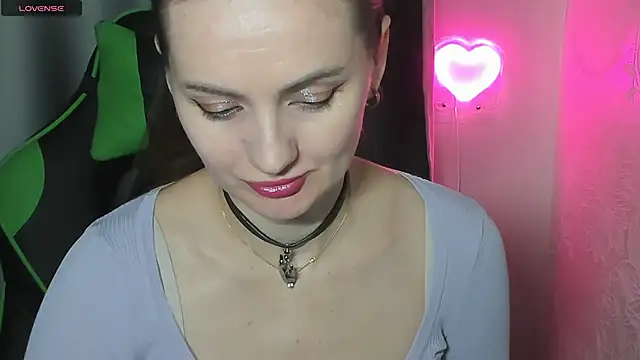 Snapshot of Viola_sweet chatting on 10.05.25 Viola sweet online show from 10.05.25