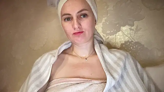 Snapshot of Viola_sweet chatting on 10.23.25 Viola sweet online show from 10.23.25