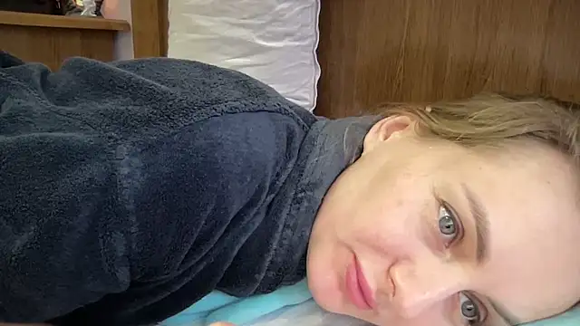 Snapshot of Viola_sweet chatting on 11.17.25 Viola sweet online show from 11.17.25