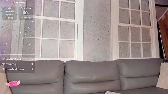 Snapshot of Aprillbrunette chatting on 01.23.25 Aprillbrunette online show from 01.23.25