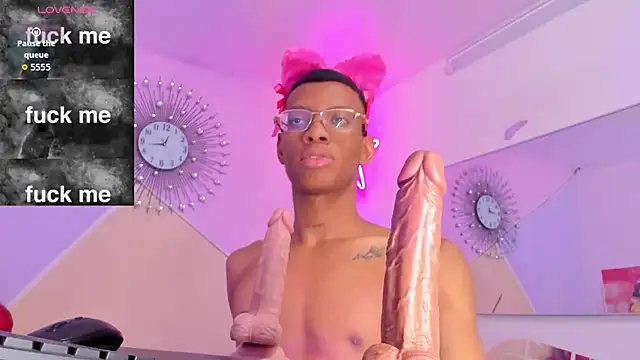 Tiffany Valentine15 online show from 11.28.25