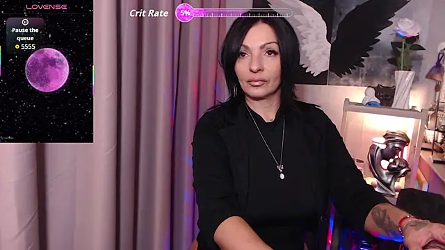 Snapshot of israakarmaa chatting on 11.04.25 israakarmaa online show from 11.04.25