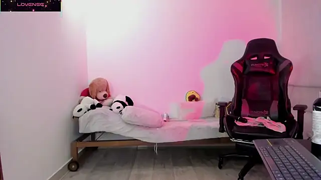 Biancastrongg online show from 11.29.25