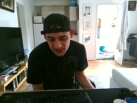 Snapshot of mihaimichael chatting on 05.31.26 mihaimichael online show from 05.31.26