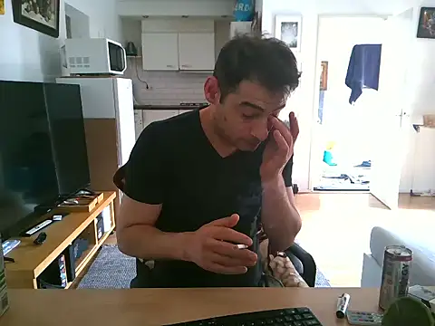Snapshot of mihaimichael chatting on 06.08.26 mihaimichael online show from 06.08.26