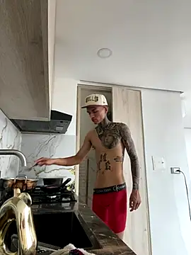 Snapshot of Herem369 chatting on 10.27.25 Herem369 online show from 10.27.25