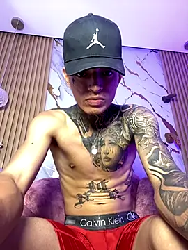 Snapshot of Herem369 chatting on 11.08.25 Herem369 online show from 11.08.25