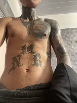 Snapshot of Herem369 chatting on 12.04.25 Herem369 online show from 12.04.25