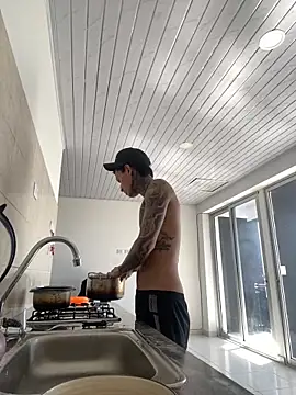 Snapshot of Herem369 chatting on 12.15.25 Herem369 online show from 12.15.25