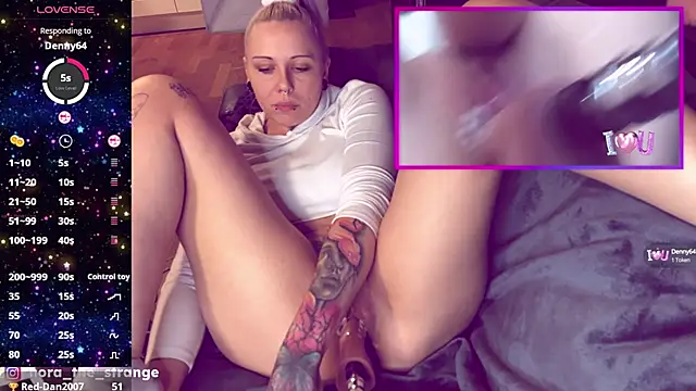 Snapshot of nora_the_strange chatting on 01.09.25 nora the strange online show from 01.09.25