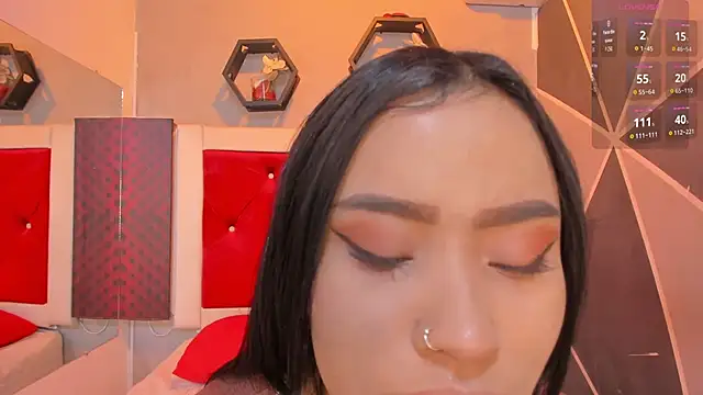 Snapshot of Karoll014 chatting on 10.29.25 Karoll014 online show from 10.29.25