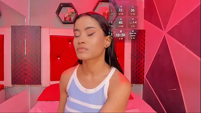 Snapshot of Karoll014 chatting on 10.30.25 Karoll014 online show from 10.30.25