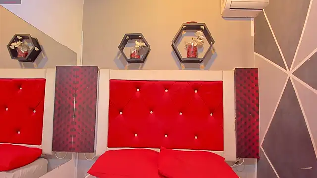 Snapshot of Karoll014 chatting on 11.17.25 Karoll014 online show from 11.17.25