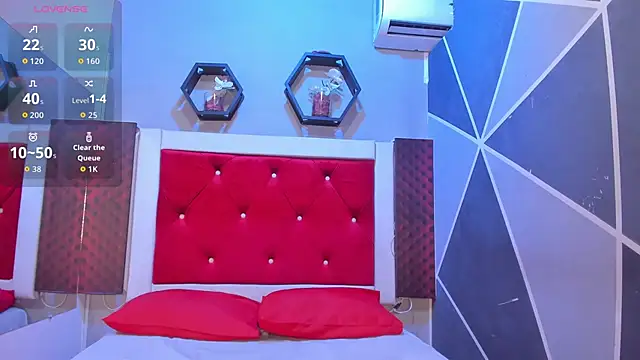 Snapshot of Karoll014 chatting on 11.24.25 Karoll014 online show from 11.24.25