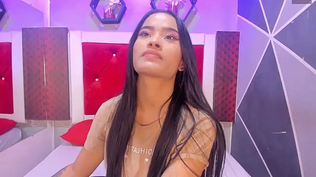 Snapshot of Karoll014 chatting on 12.02.25 Karoll014 online show from 12.02.25