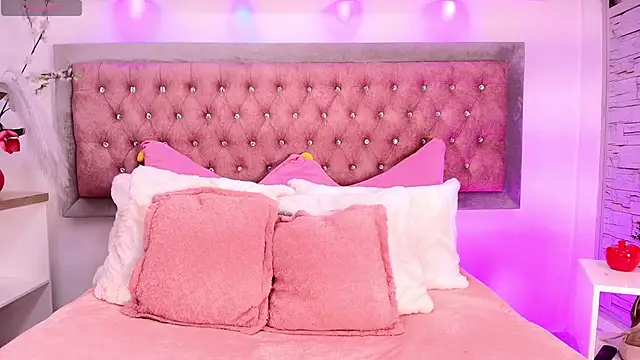 Tayzon Foxxx online show from 10.25.25