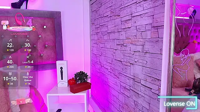 Tayzon Foxxx online show from 10.28.25