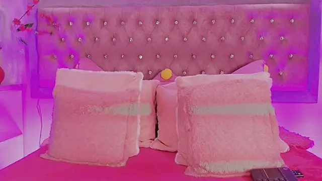 Tayzon Foxxx online show from 11.18.25