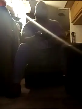 Snapshot of tjmacksjr chatting on 12.18.25 tjmacksjr online show from 12.18.25