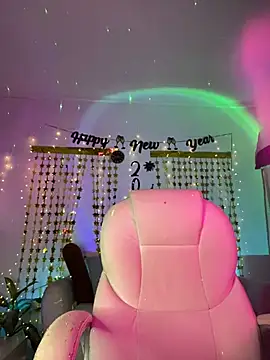 Snapshot of AlisonHoot69 chatting on 01.14.25 AlisonHoot69 online show from 01.14.25