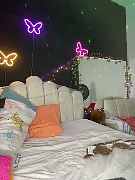 Snapshot of AlisonHoot69 chatting on 03.02.25 AlisonHoot69 online show from 03.02.25