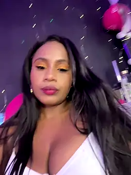 Snapshot of AlisonHoot69 chatting on 10.06.25 AlisonHoot69 online show from 10.06.25