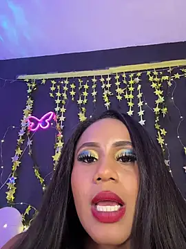 Snapshot of AlisonHoot69 chatting on 11.08.25 AlisonHoot69 online show from 11.08.25