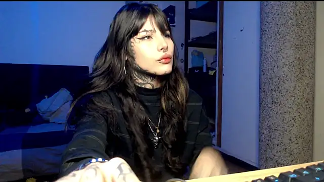 Snapshot of xdirtyvenomx chatting on 12.16.25 xdirtyvenomx online show from 12.16.25