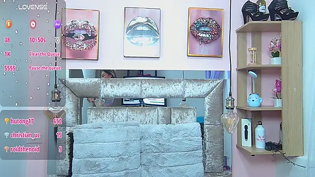 Vaioletcooper online show from 02.27.25