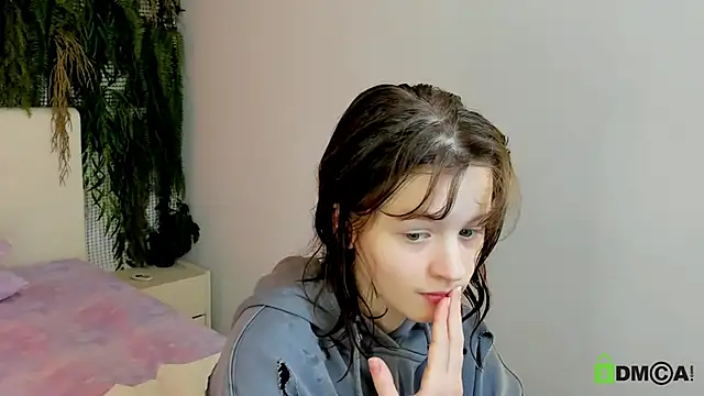 Snapshot of Alina_Mills chatting on 11.26.25 Alina Mills online show from 11.26.25