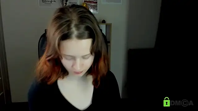 Snapshot of Alina_Mills chatting on 12.04.25 Alina Mills online show from 12.04.25