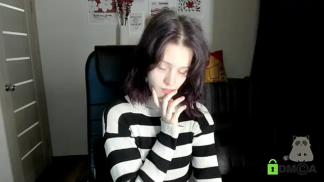 Snapshot of Alina_Mills chatting on 12.14.25 Alina Mills online show from 12.14.25