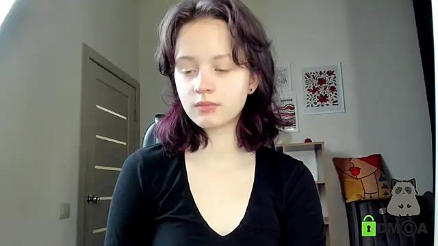 Snapshot of Alina_Mills chatting on 12.15.25 Alina Mills online show from 12.15.25