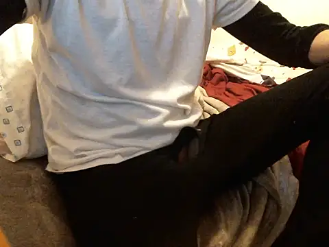 Snapshot of bravo23toro chatting on 12.13.25 bravo23toro online show from 12.13.25