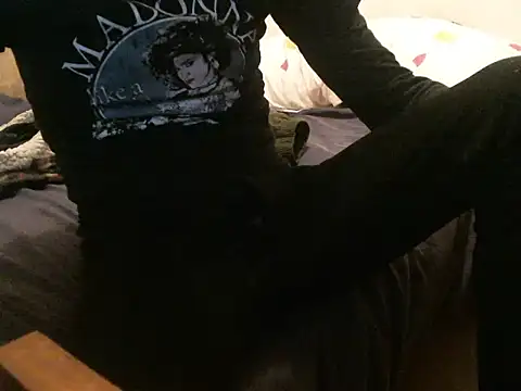 Snapshot of bravo23toro chatting on 02.25.26 bravo23toro online show from 02.25.26